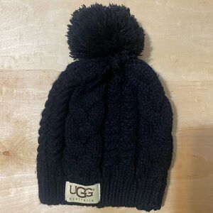 UGG Beanie Toboggan women’s Black Pom Pom